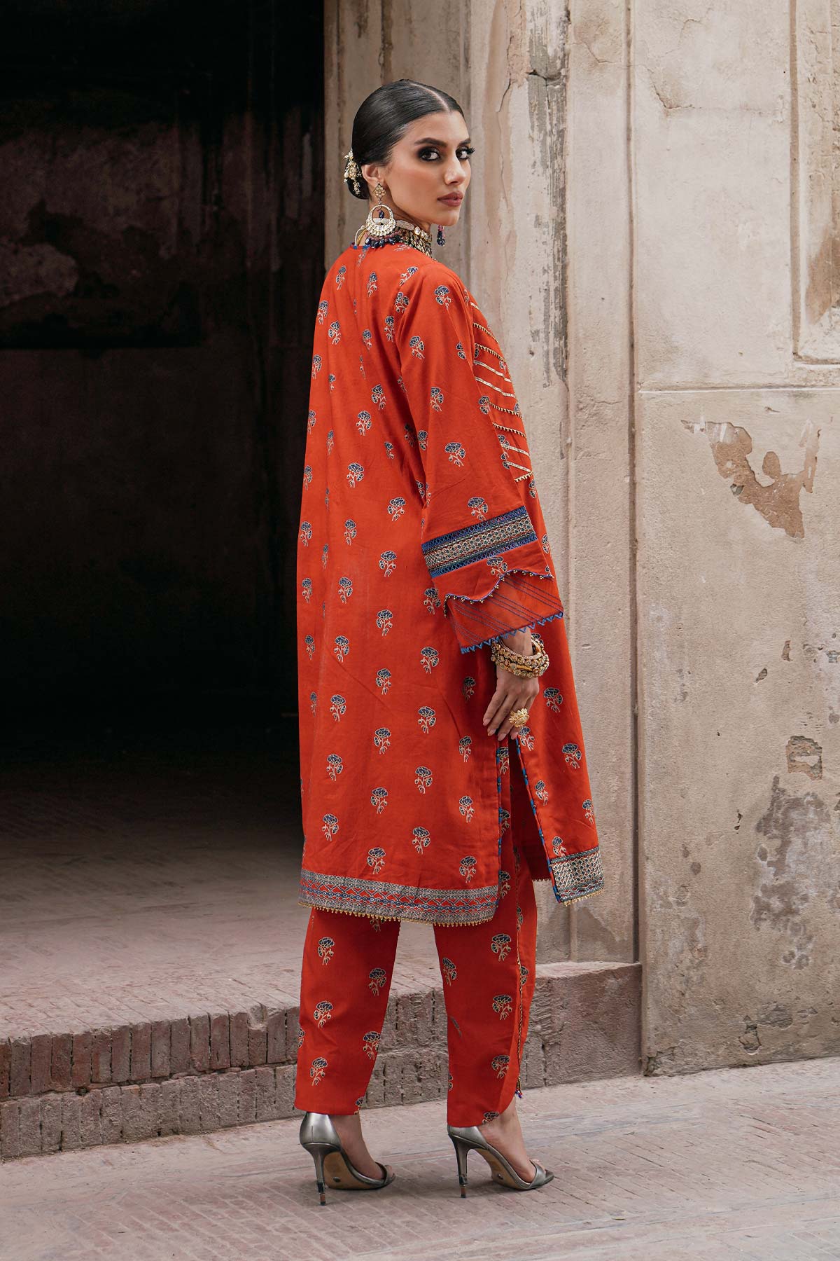 2 Pc Embroidered Cambric Suit With Cambric Trouser | Festive | Al Karam