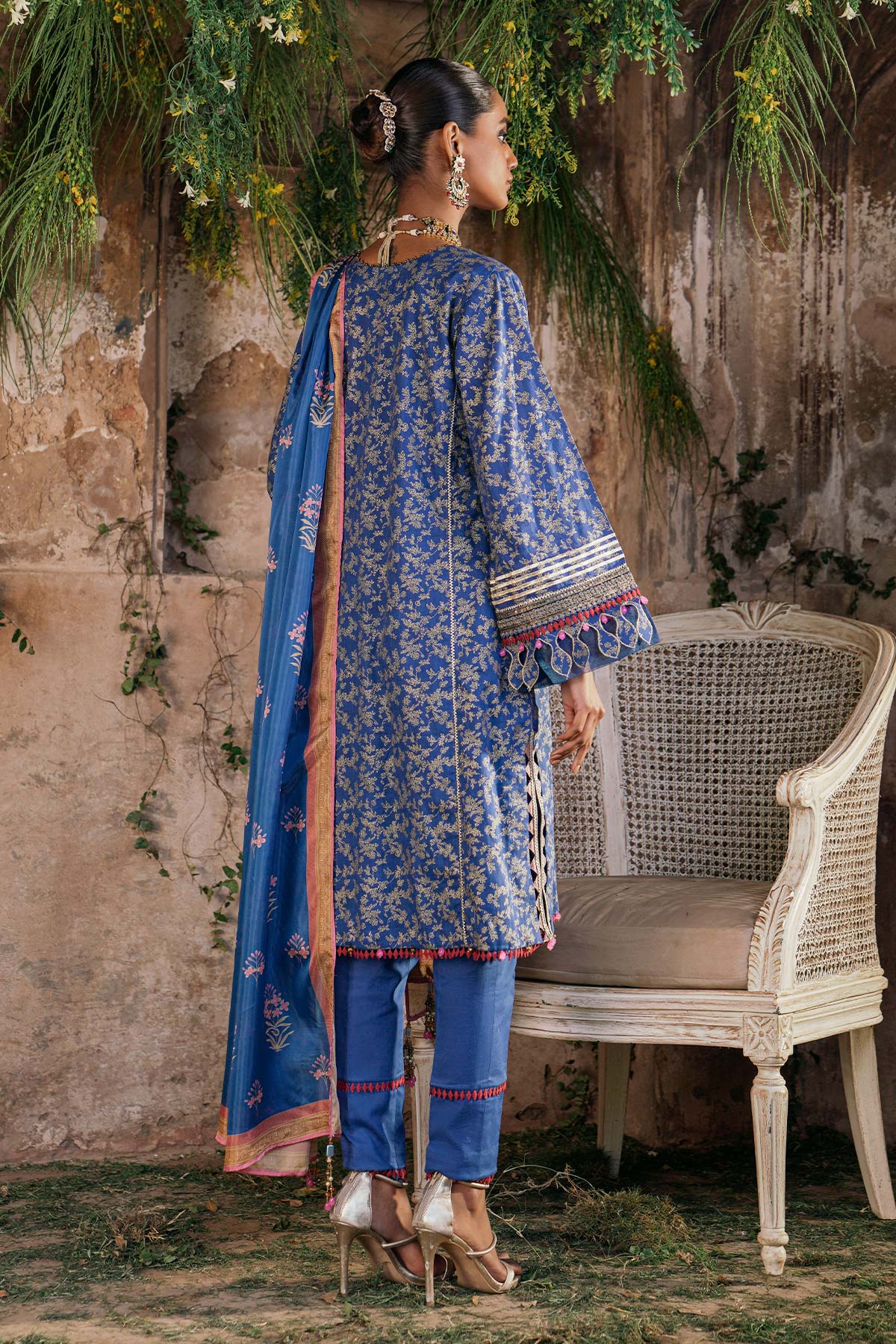 3 Pc Embroidered Two Way Slub Suit With Apple Silk Dupatta | Festive | Al Karam