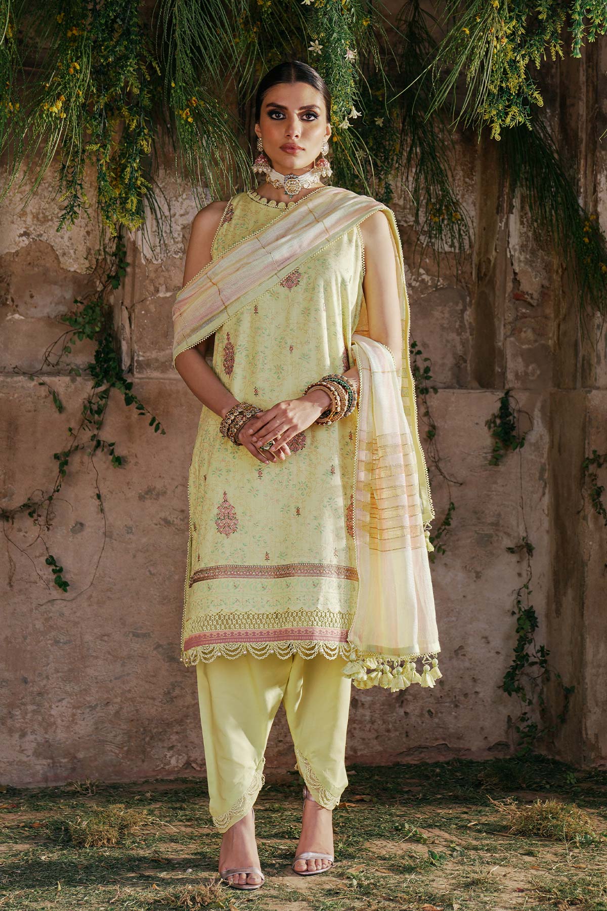 3 Pc Embroidered Two Way Slub Suit With Yarn Dyed Dupatta | Festive | Al Karam