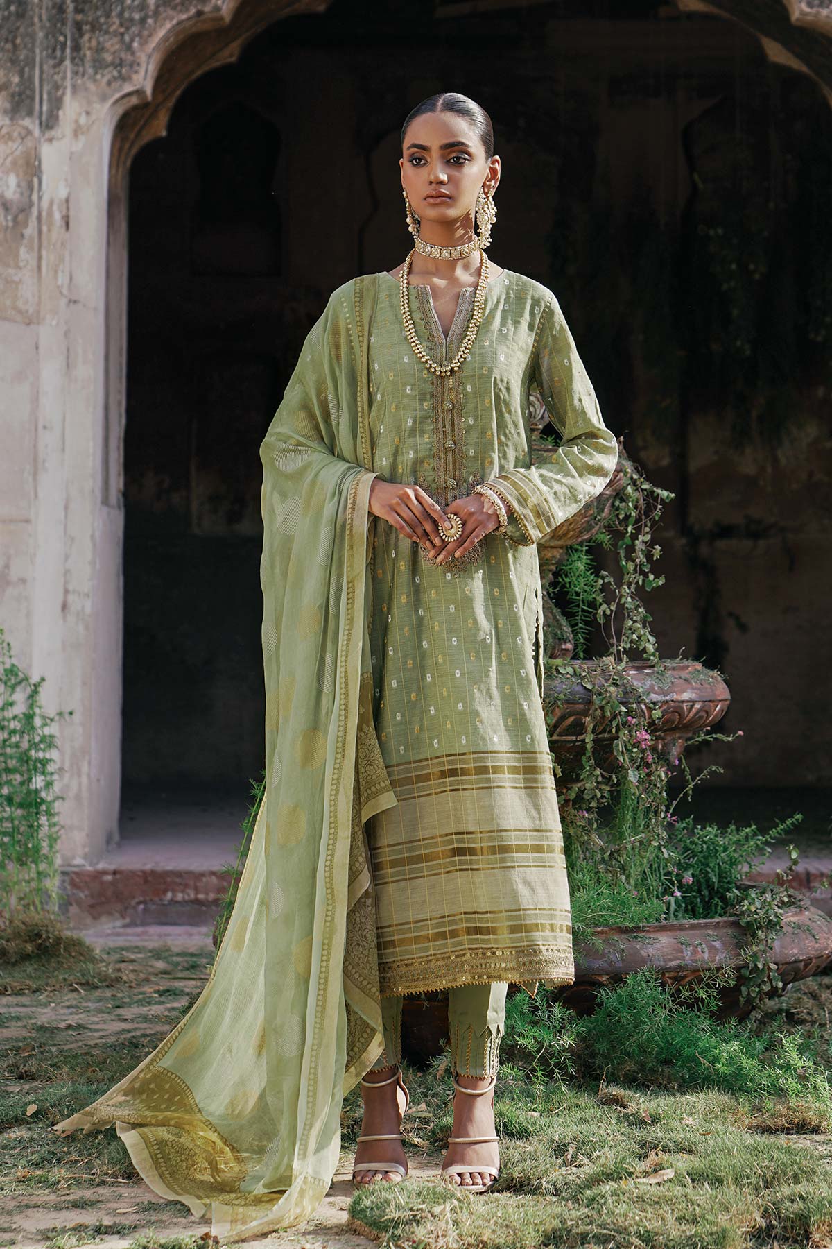 2 Pc Embroidered Jacquard Suit With Chiffon Dupatta | Festive | Al Karam