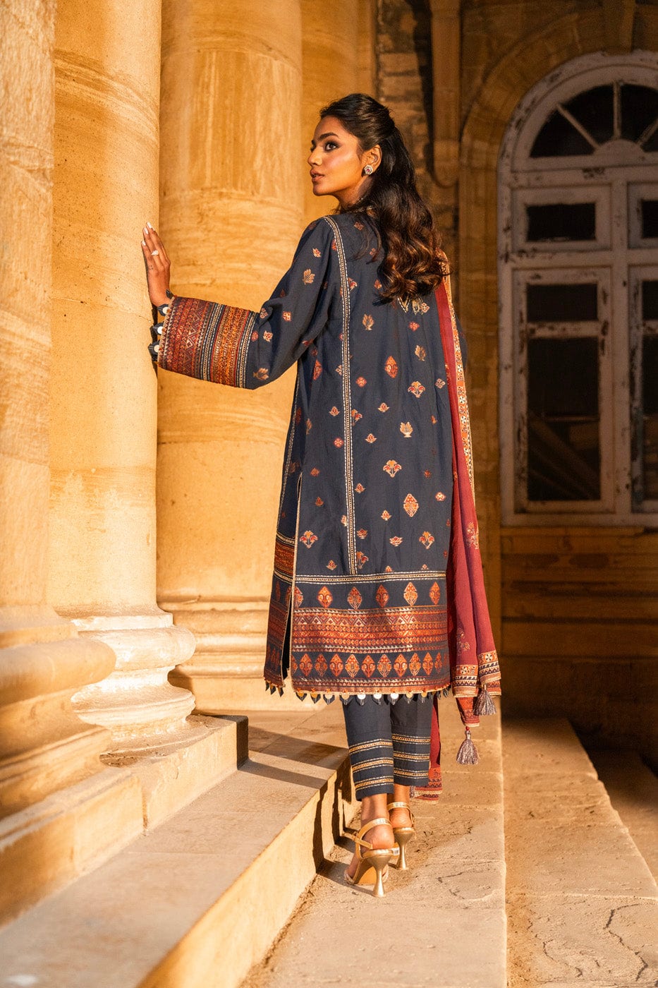 3 Pc Embroidered Jacquard Suit With Chiffon Dupatta | Festive | Al Karam