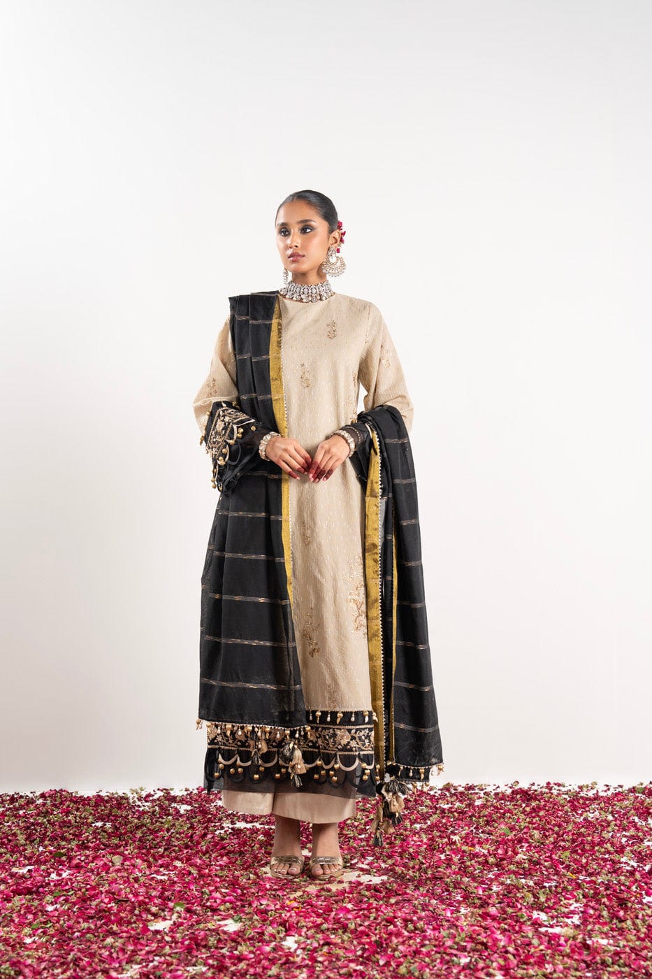 3 Pc Embroidered Dobby Zari Suit With Yarn Dyed Dupatta | Festive | Al Karam | Festive | Al Karam