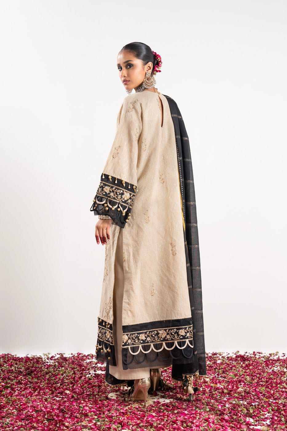 3 Pc Embroidered Dobby Zari Suit With Yarn Dyed Dupatta | Festive | Al Karam | Festive | Al Karam