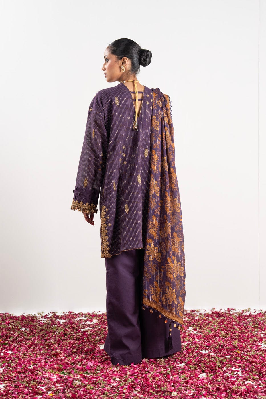 3 Pc Embroidered Dobby Zari Suit With Zari Lawn Dupatta | Festive | Al Karam