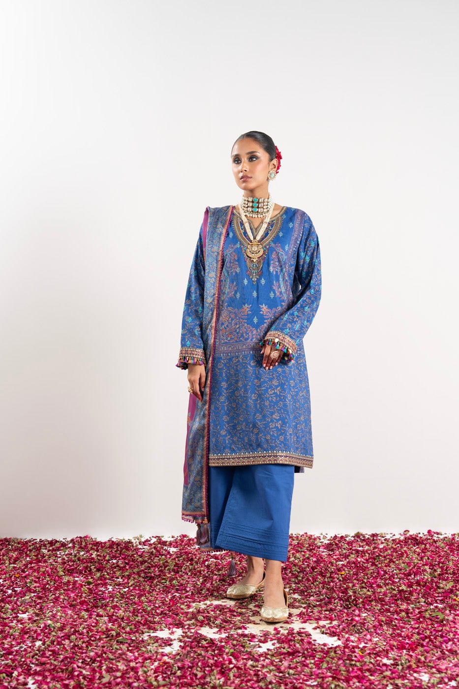 3 Pc Embroidered Thick Cambric Suit With Silk Dupatta | Festive | Al Karam