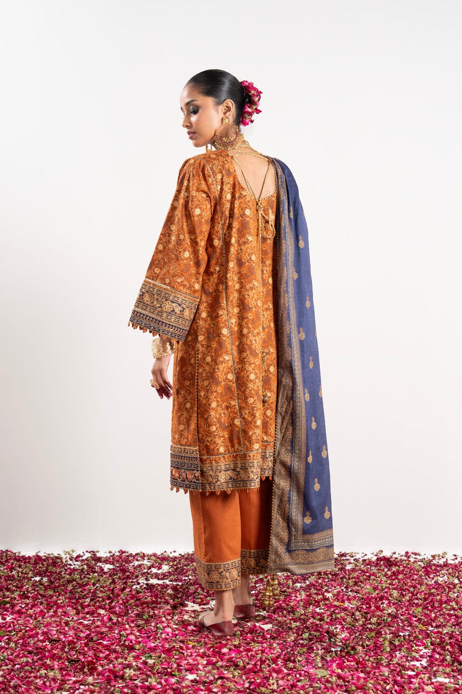 3 Pc Embroidered Cambric Suit With Lawn Dupatta | Festive | Al Karam