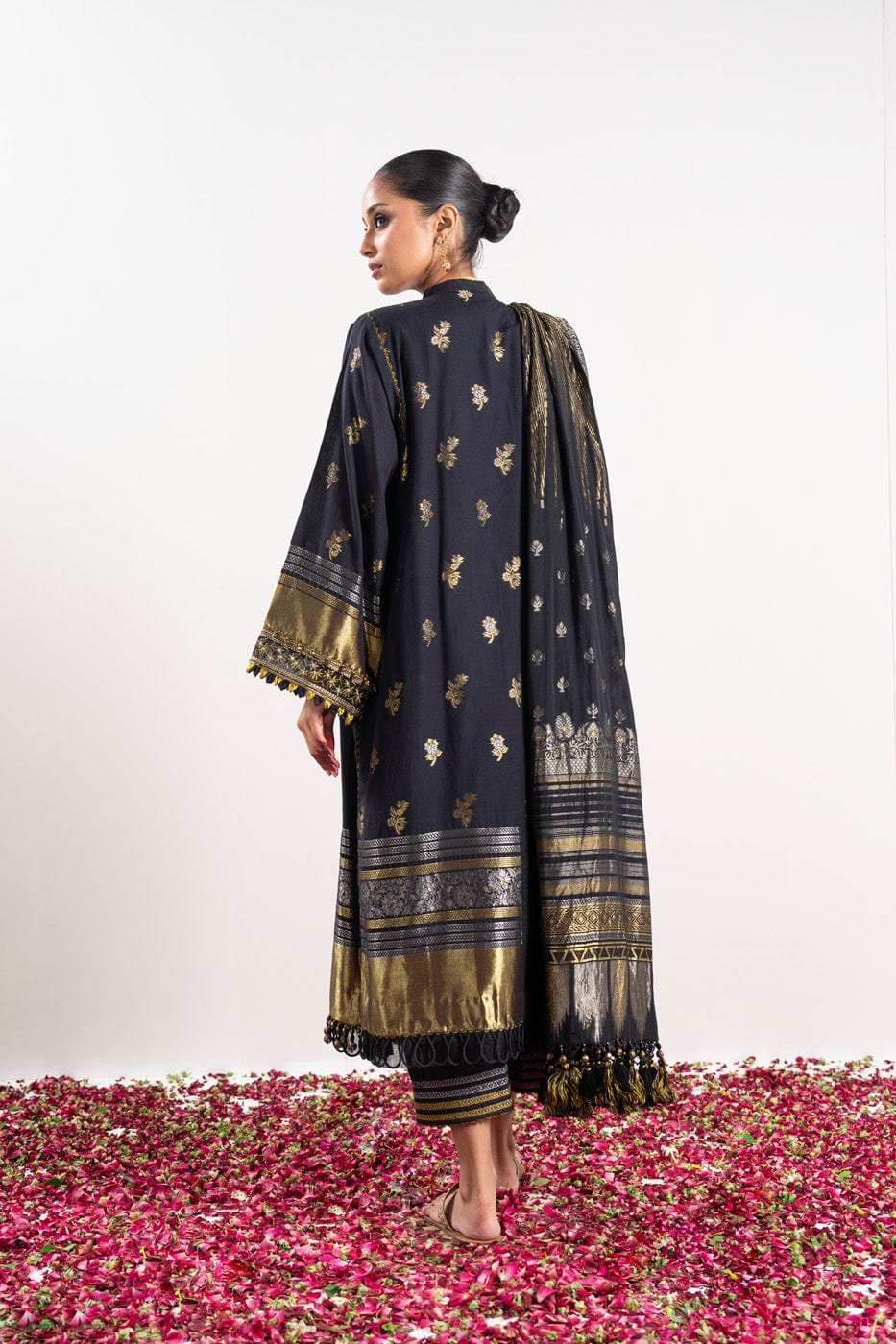 3 Pc Embroidered Jacquard Suit With Jacquard Dupatta | Festive | Al Karam