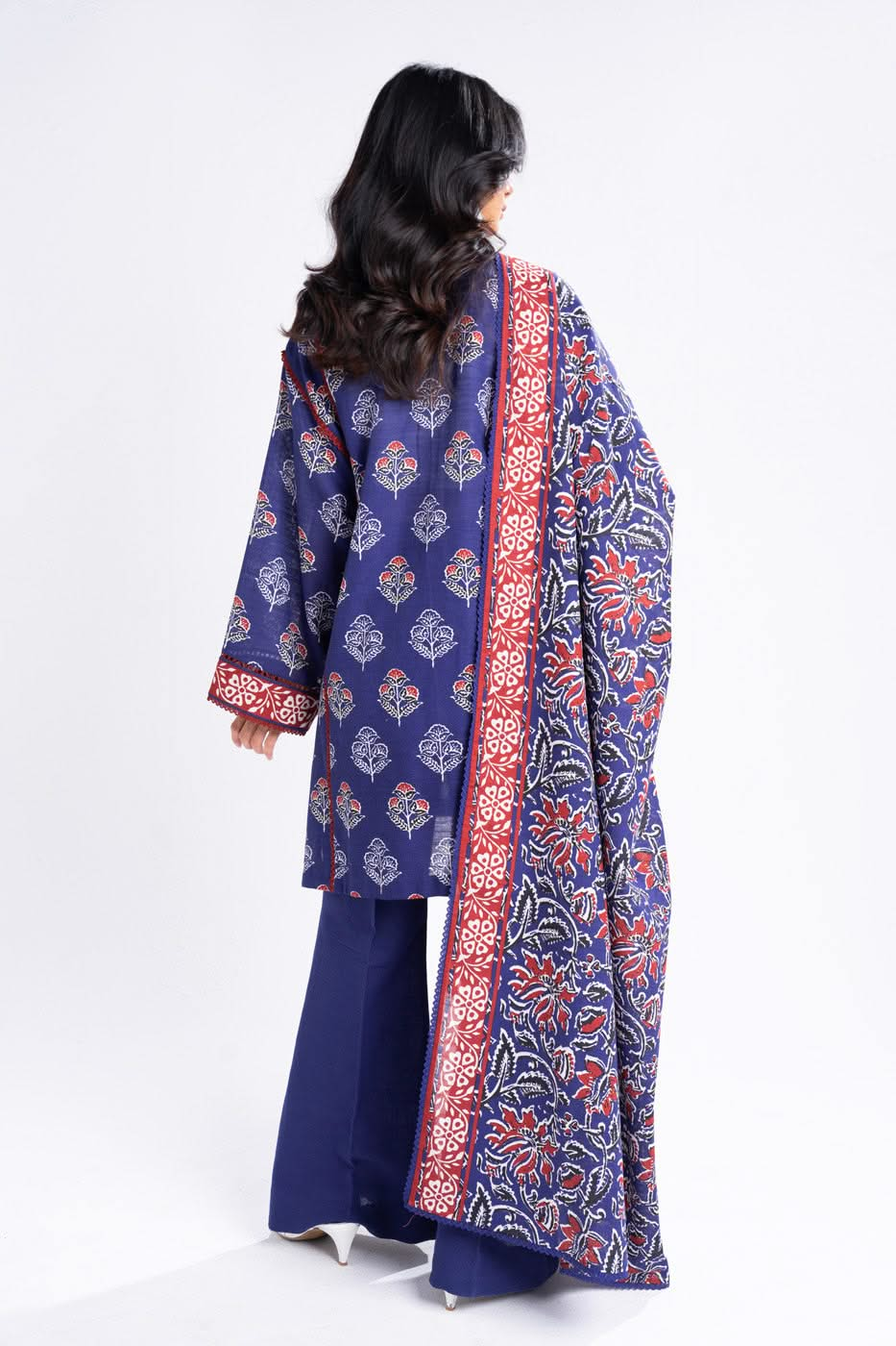 3 Piece Printed Khaddar Suit With Light Khaddar Dupatta | Winter | Al Karam