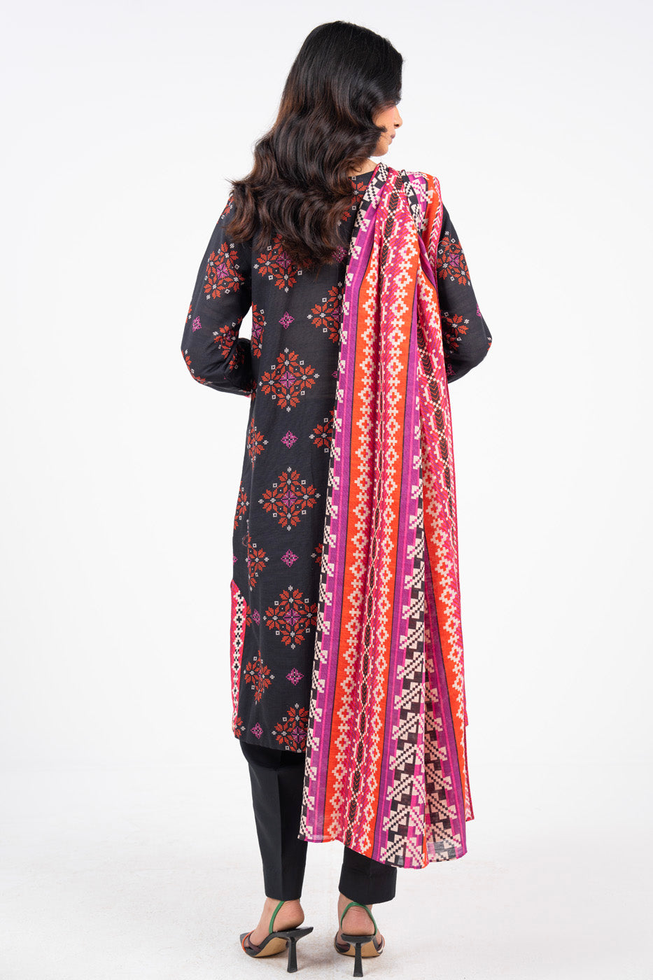 3 Piece Printed Khaddar Suit With Light Khaddar Dupatta | Winter | Al Karam