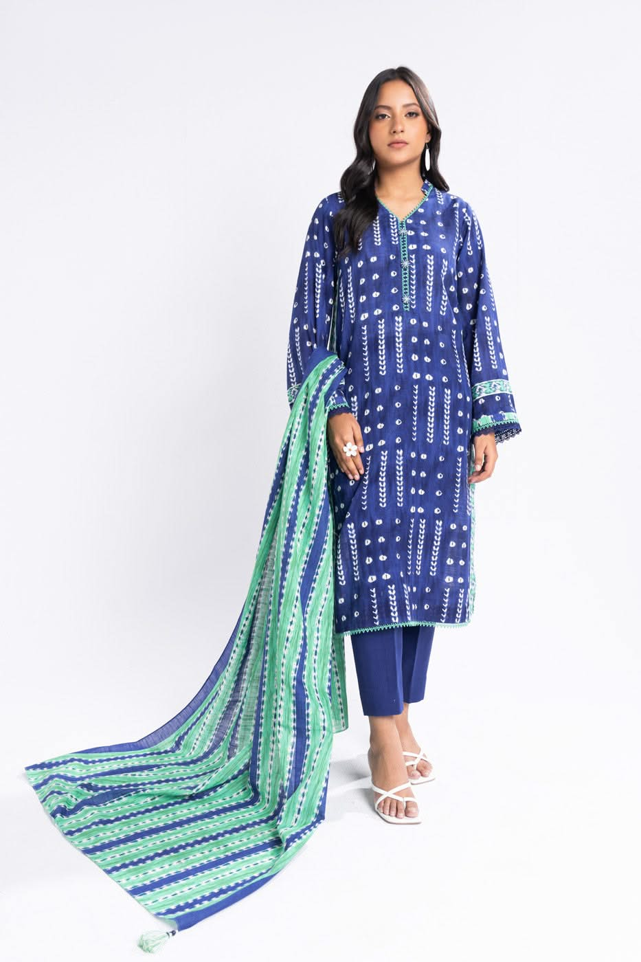 2 Piece Printed Cambric Suit with Lawn Dupatta | Winter | Al Karam