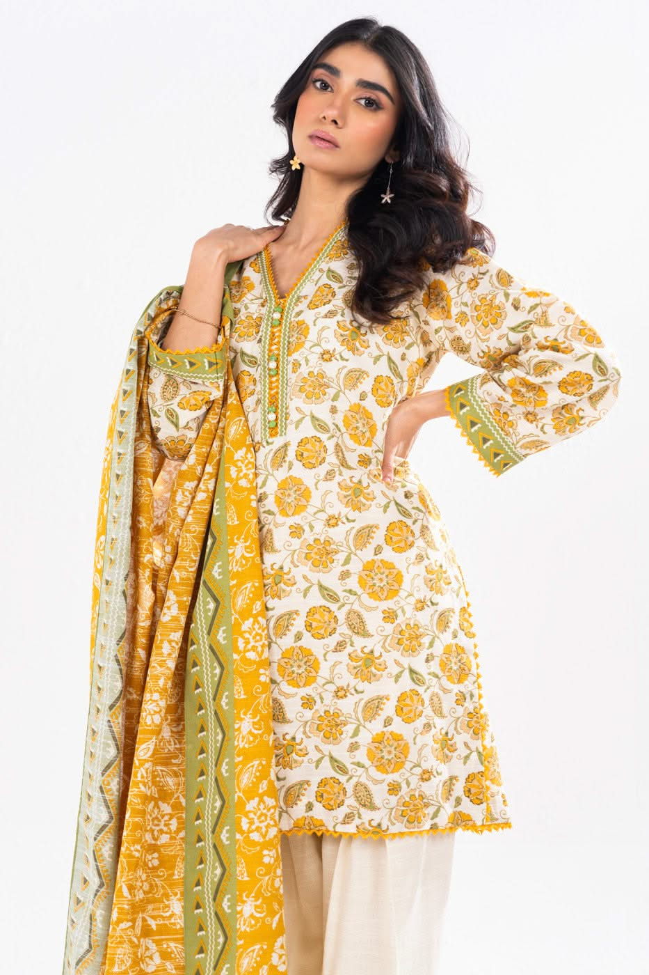 3 Piece Printed Khaddar Suit With Light Khaddar Dupatta | Winter | Al Karam