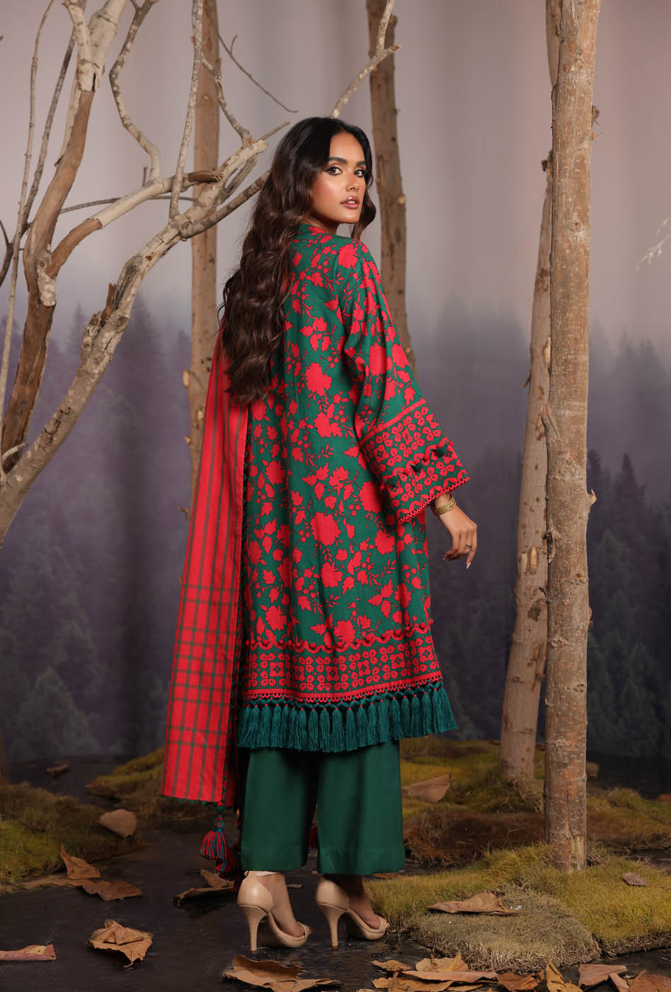 3 Pc Printed Cross Slub Viscose Suit With Shawl | Winter | Al Karam