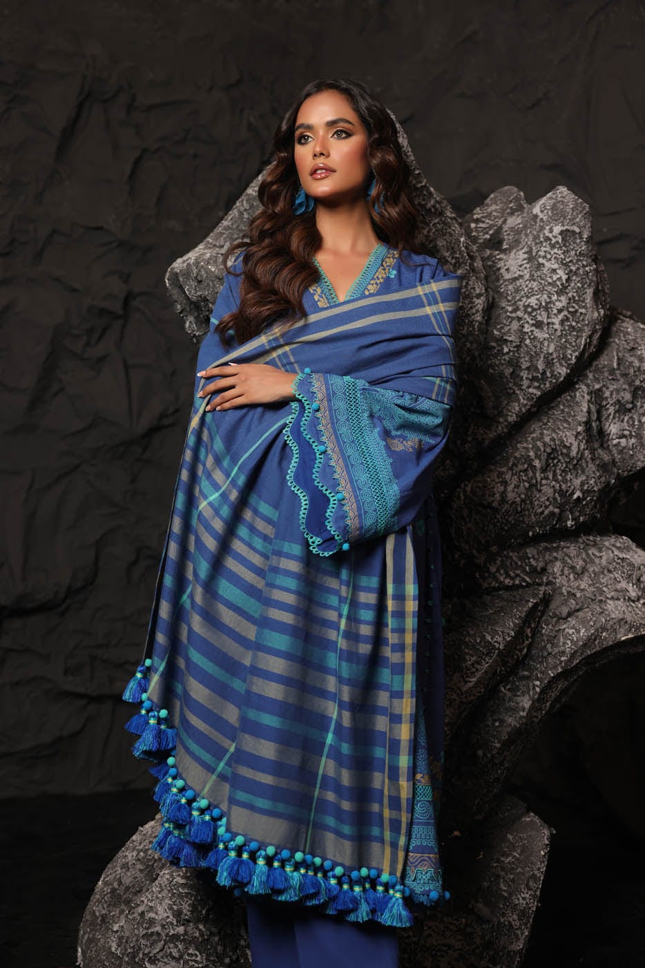 3 Pc Printed Slub Viscose Suit With Shawl | Winter | Al Karam