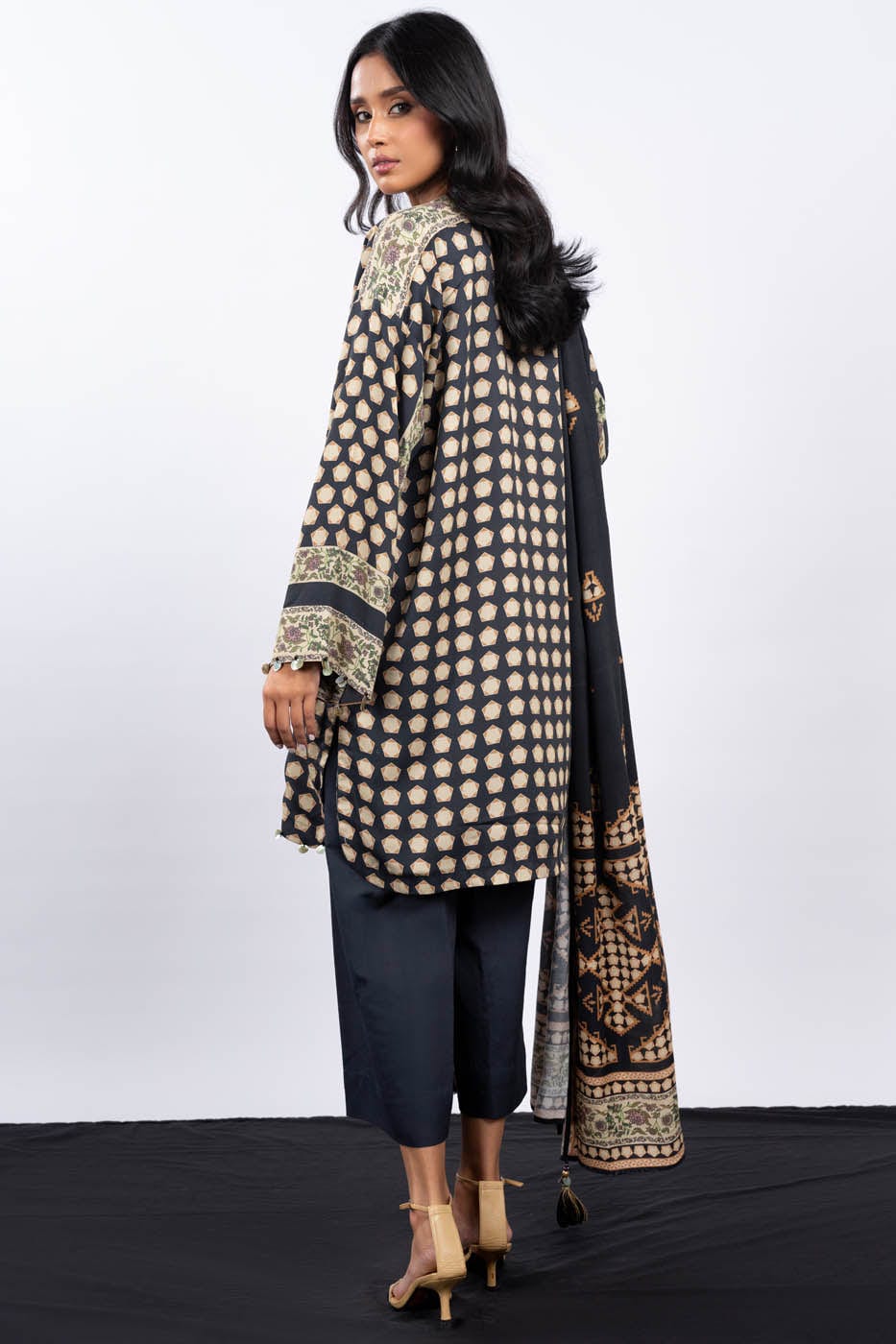 3 Pc Printed Corduroy Suit With Viscose Dupatta | Winter | Al Karam