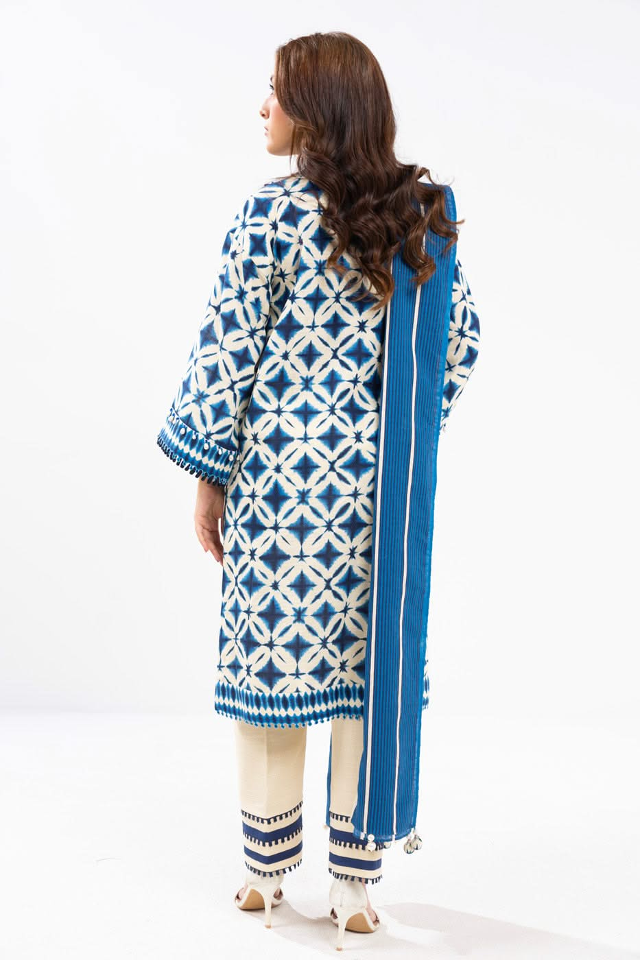 2 Piece Cambric Suit with Lawn Dupatta | Winter | Al Karam