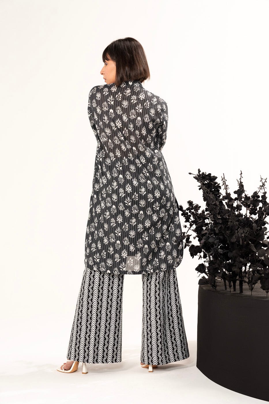 2 Pc Printed Lawn Shirt With Cambric Trouser | Silver | Al Karam