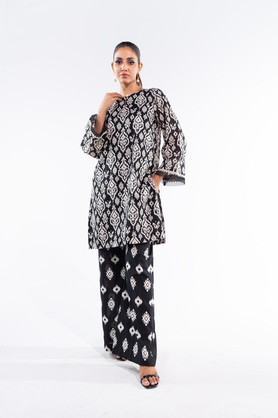 2 Pc Printed Lawn Shirt With Cambric Trouser | Silver | Al Karam