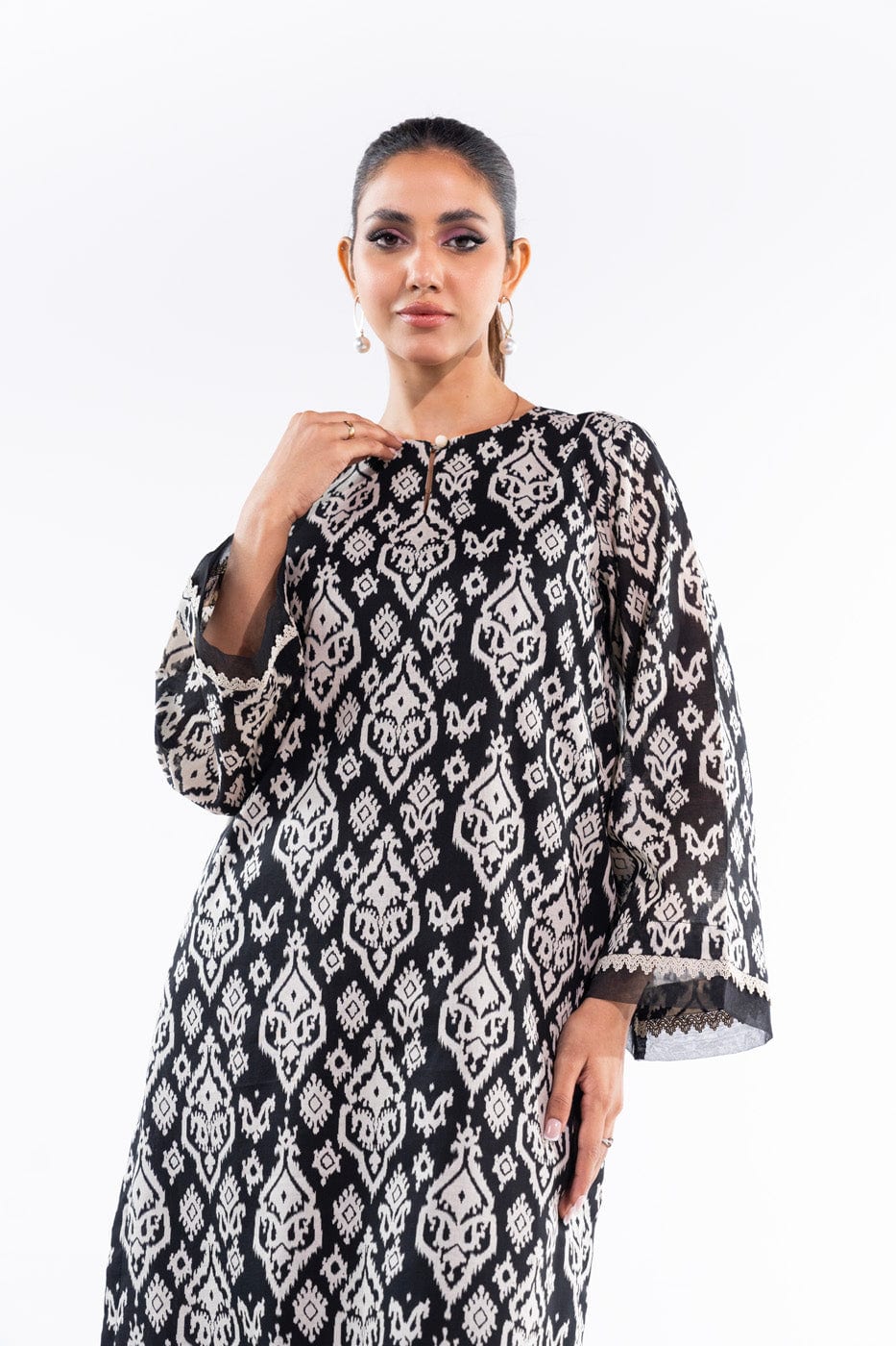 2 Pc Printed Lawn Shirt With Cambric Trouser | Silver | Al Karam