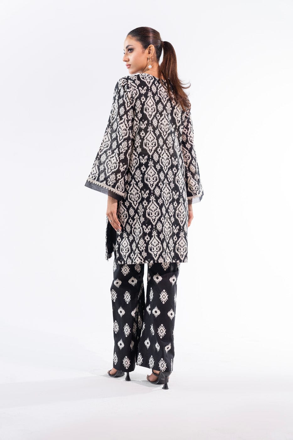 2 Pc Printed Lawn Shirt With Cambric Trouser | Silver | Al Karam