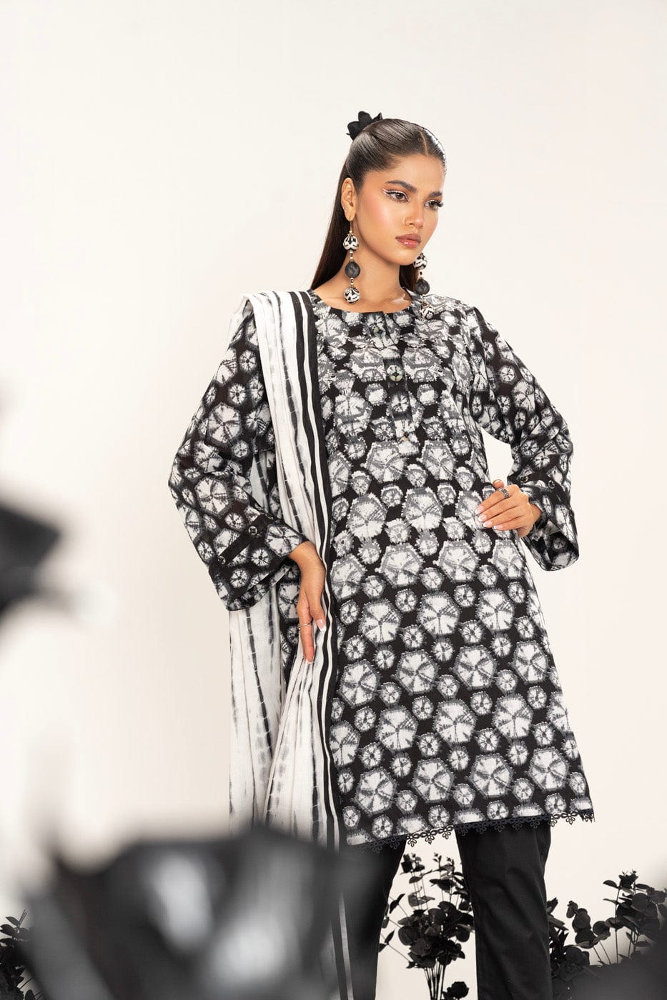 2 Pc Printed Lawn Shirt With Lawn Dupatta | Silver | Al Karam