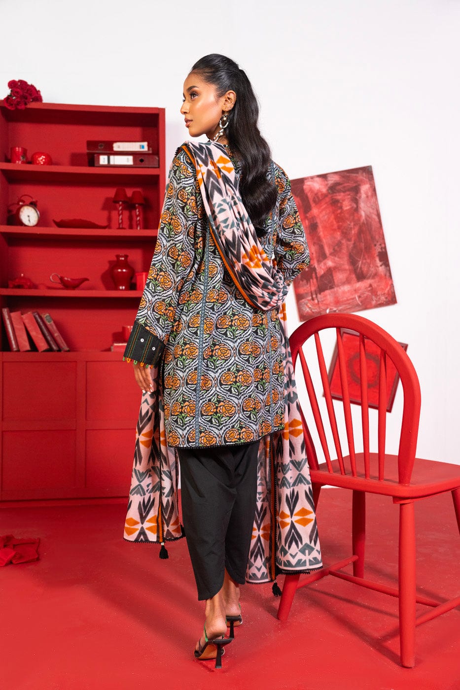 2 Pc Printed Lawn Shirt With Lawn Dupatta | Silver | Al Karam