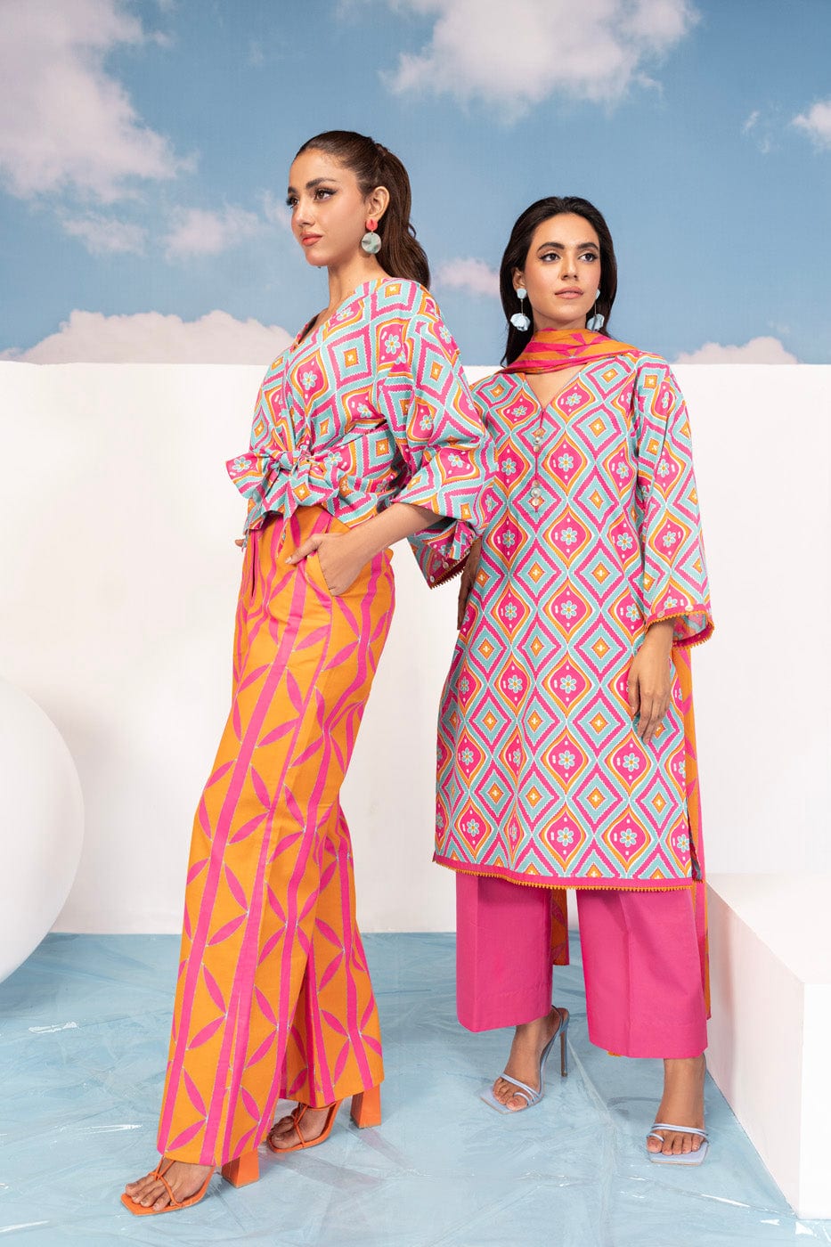 2 Pc Printed Silver Lawn Shirt With Lawn Dupatta | Silver | Al Karam