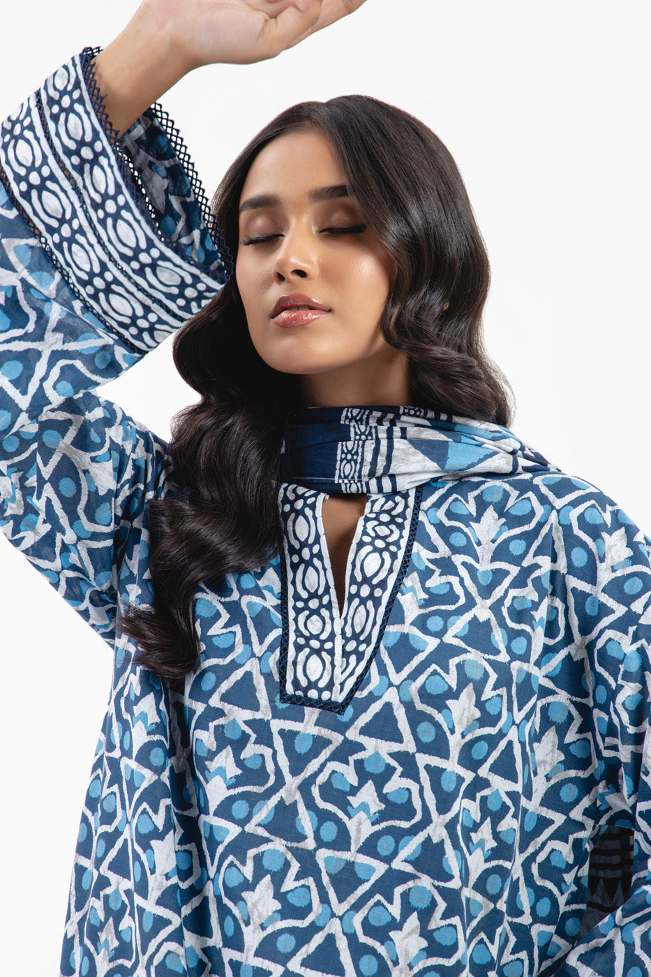 2 Pc Printed Lawn Suit With Silver Lawn Dupatta | Silver | Al Karam