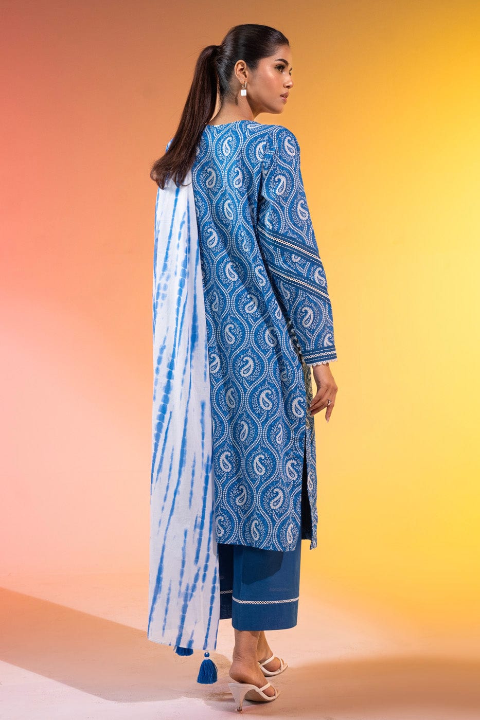 2 Pc Printed Lawn Suit With Silver Lawn Dupatta | Silver | Al Karam