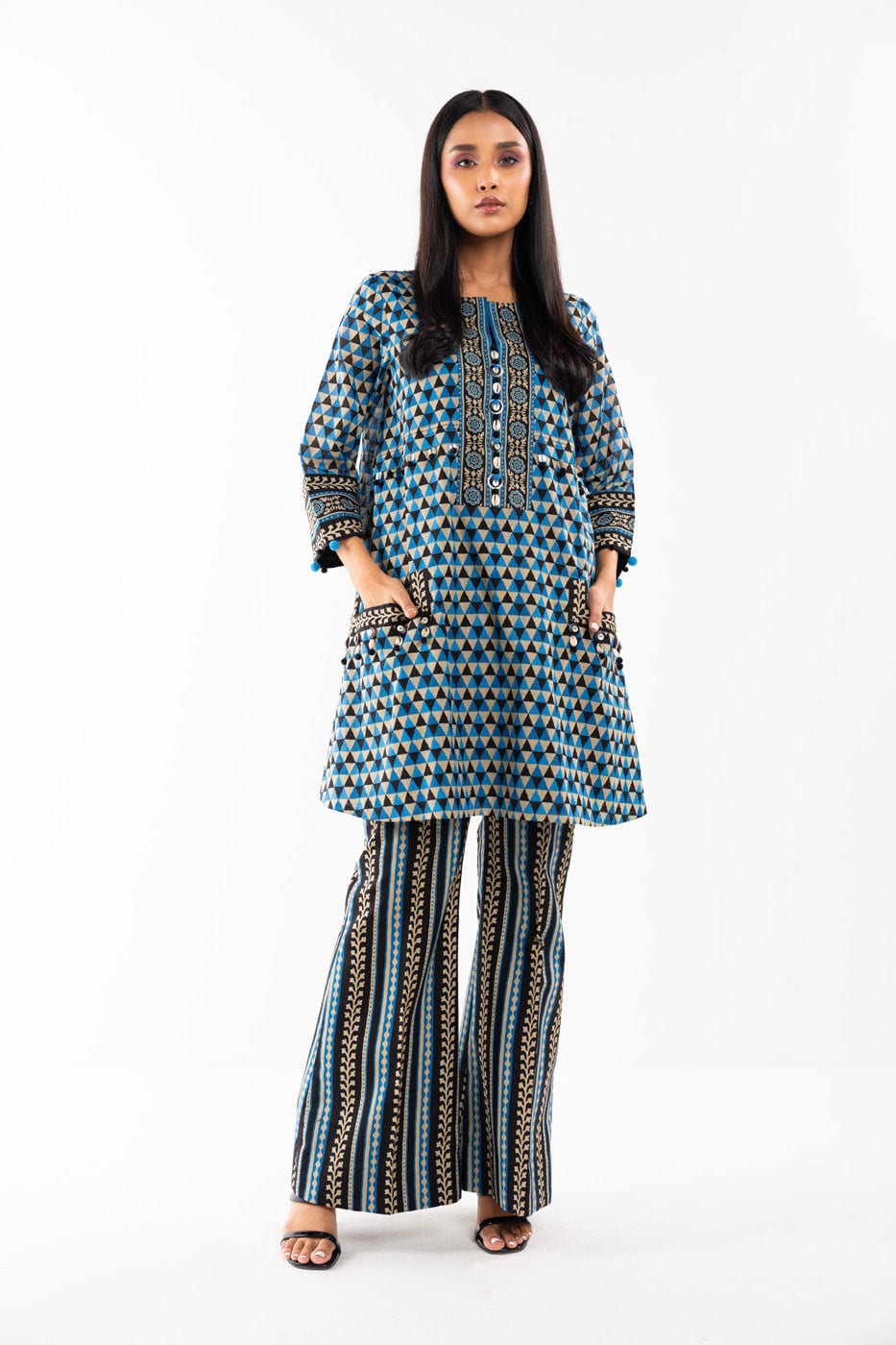 2 Pc Printed Lawn Shirt With Cambric Trouser | Silver | Al Karam