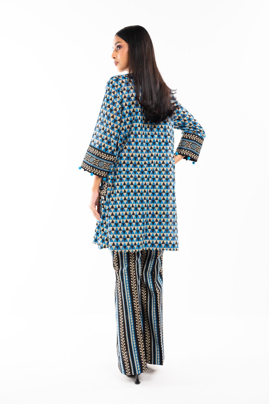 2 Pc Printed Lawn Shirt With Cambric Trouser | Silver | Al Karam