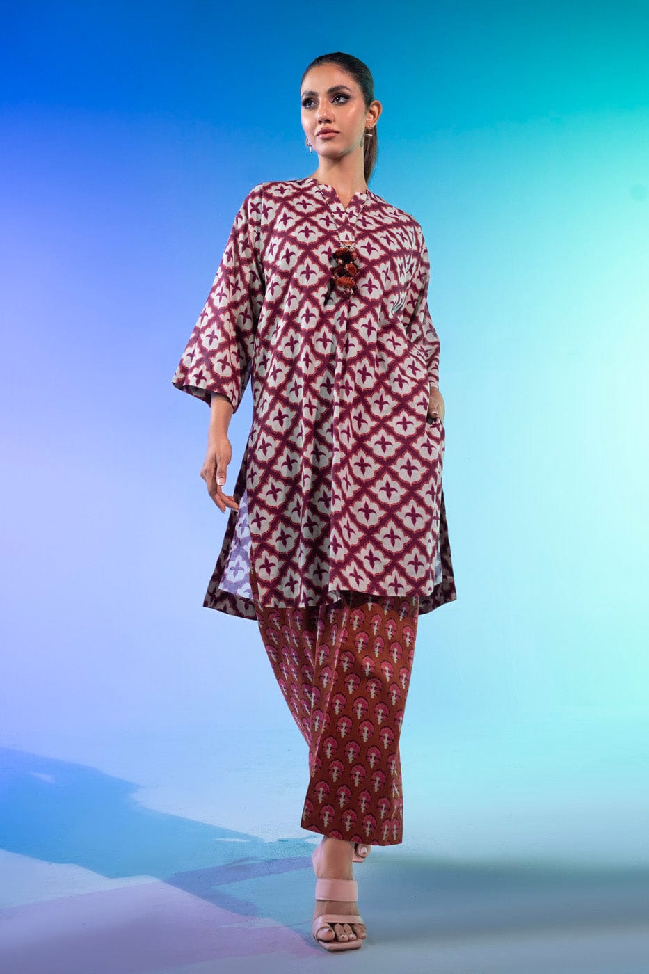 2 Pc Printed Lawn Suit With Cambric Trouser | Silver | Al Karam