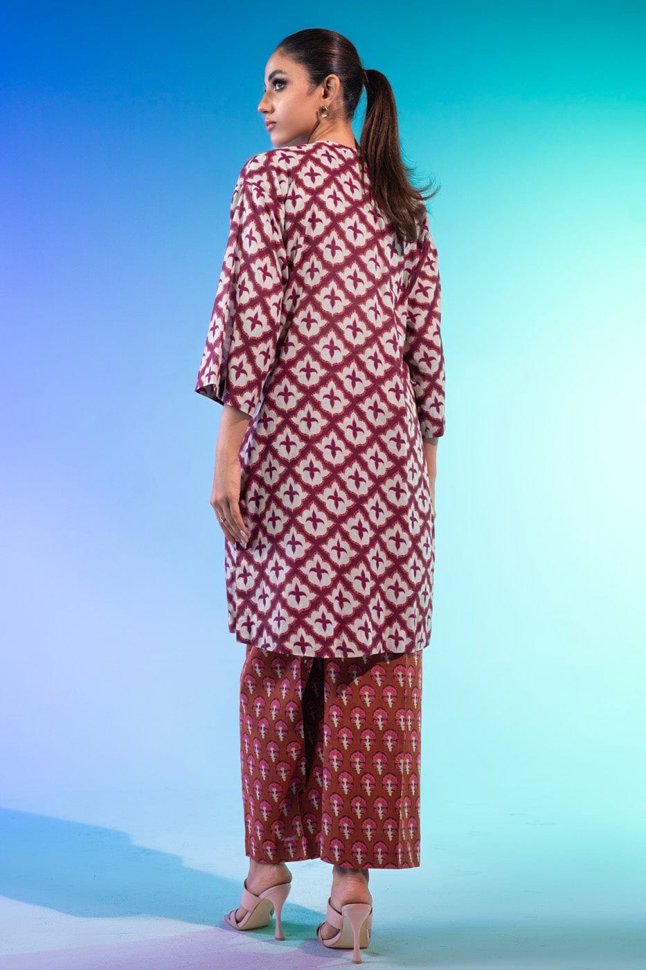 2 Pc Printed Lawn Suit With Cambric Trouser | Silver | Al Karam