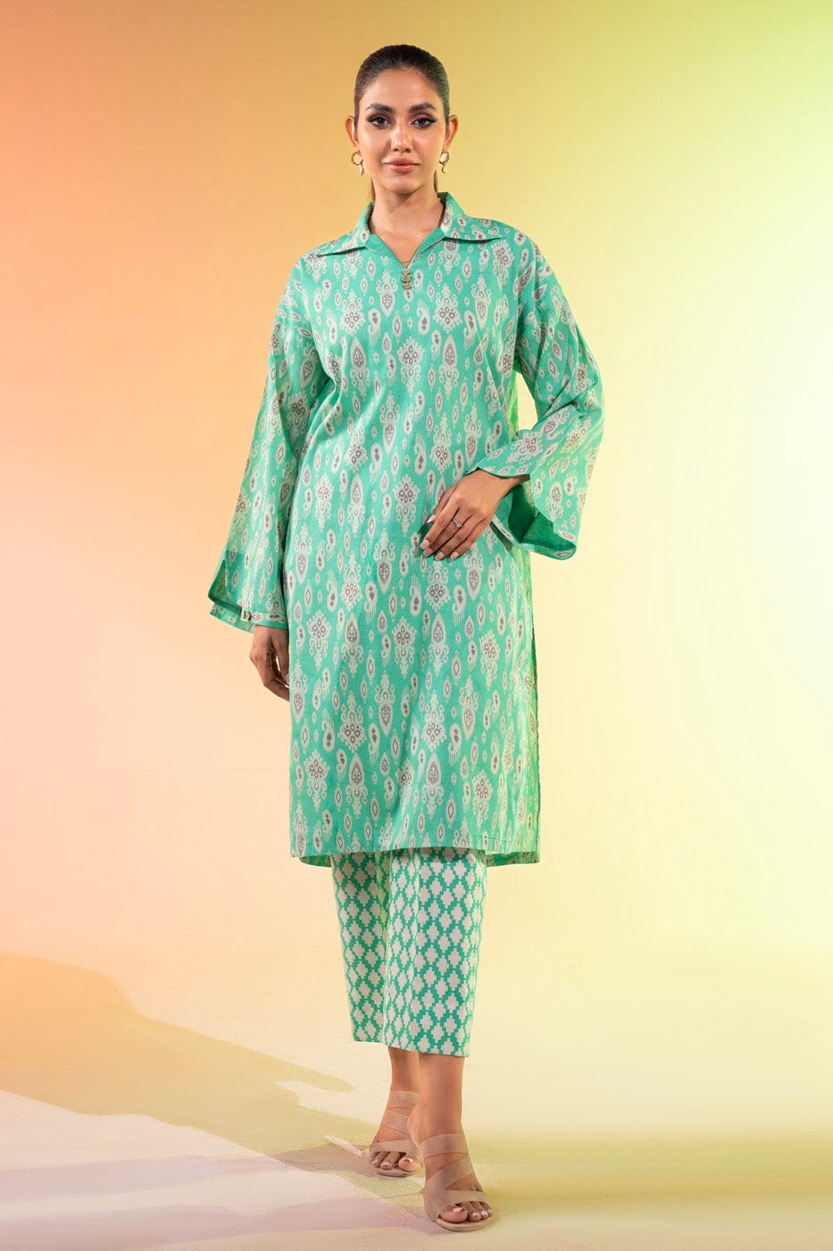 2 Pc Printed Lawn Suit With Cambric Trouser | Silver | Al Karam