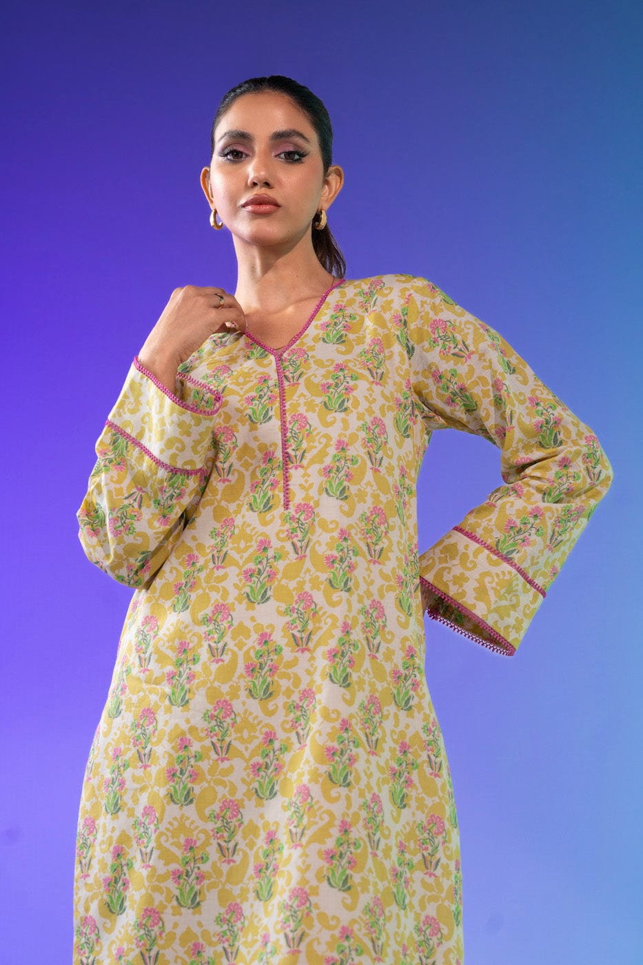 2 Pc Printed Lawn Suit With Cambric Trouser | Silver | Al Karam