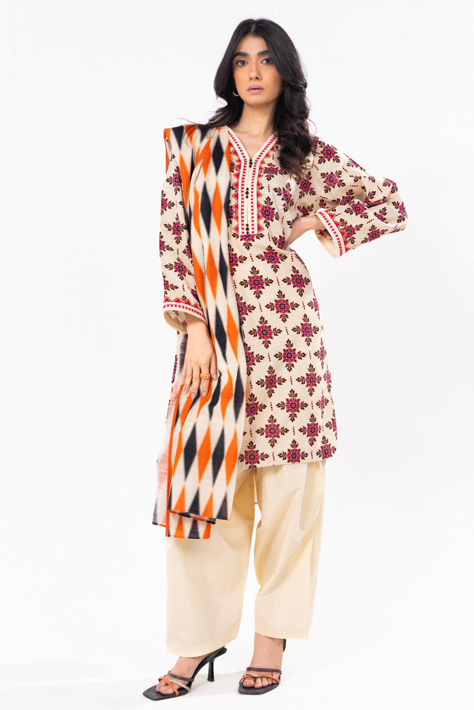 2 Pc Printed Khaddar Shirt With Khaddar Dupatta | Silver | Al Karam