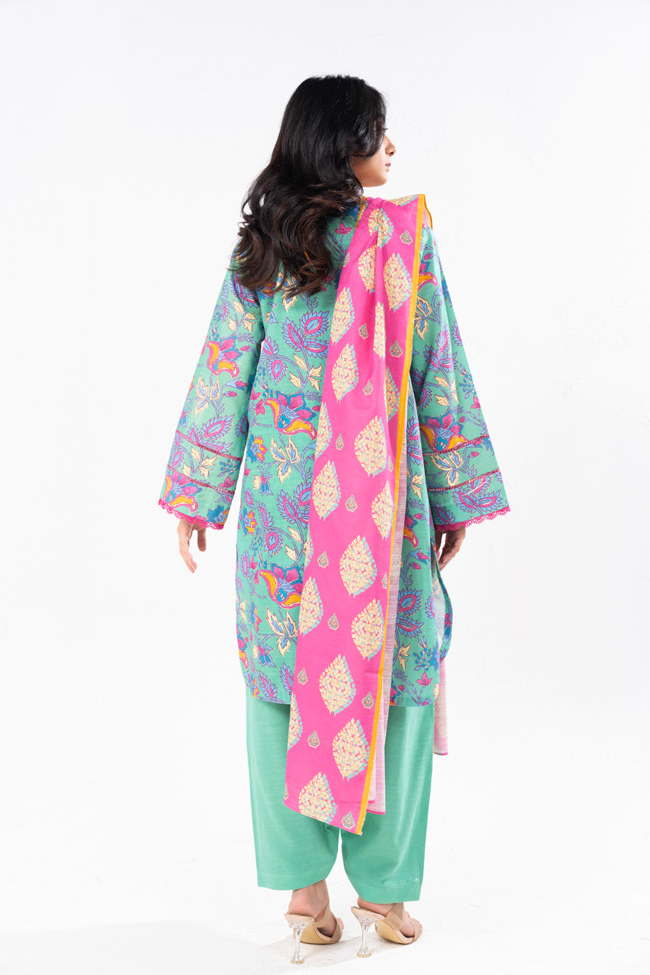 2 Pc Printed Khaddar Shirt With Khaddar Dupatta