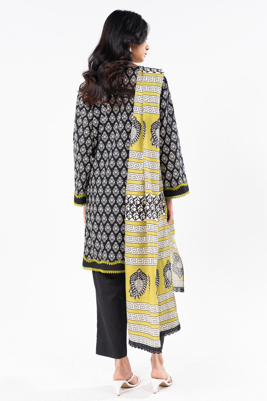 2 Pc Printed Khaddar Shirt With Khaddar Dupatta