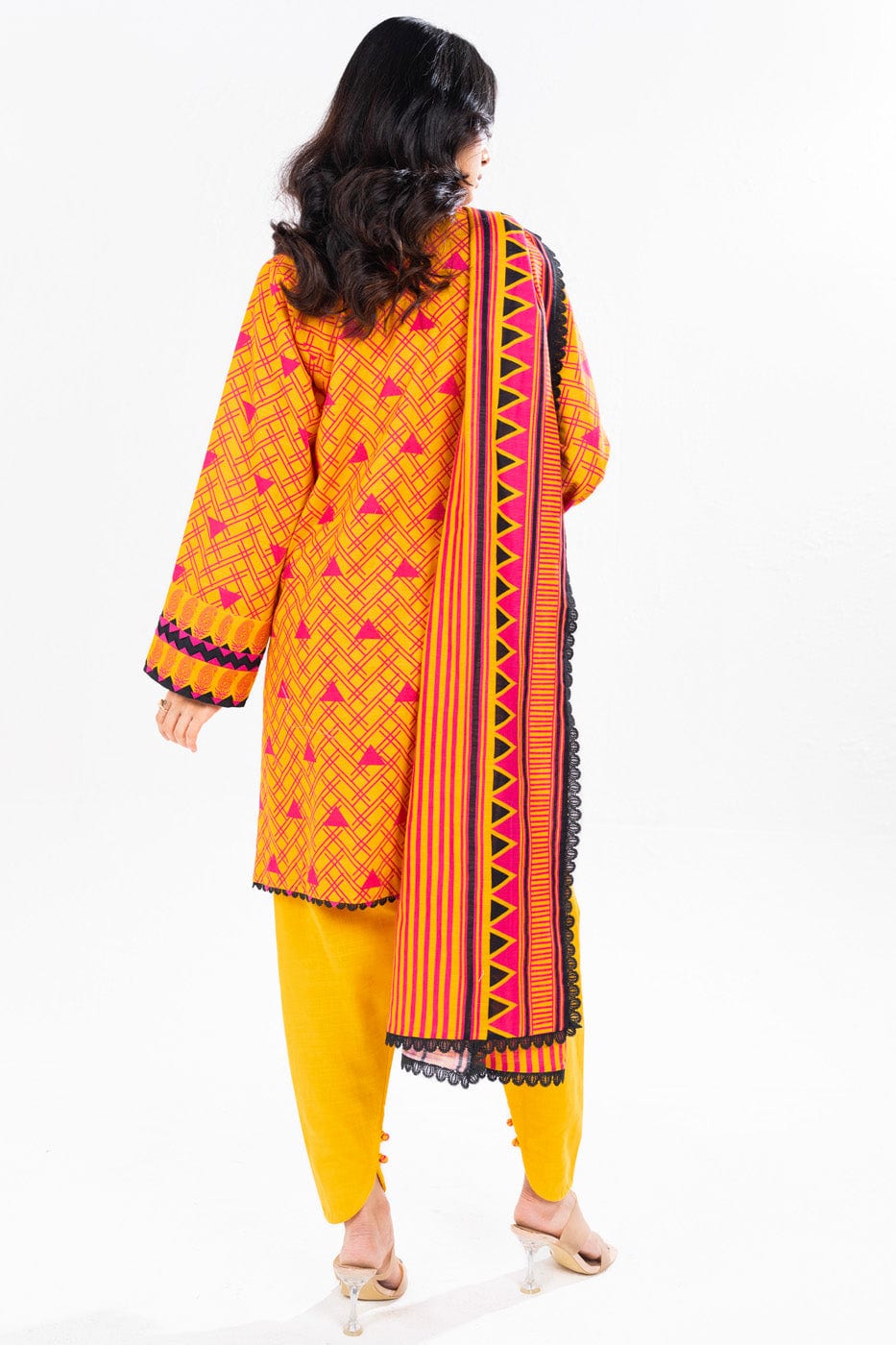 2 Pc Printed Khaddar Shirt With Khaddar Dupatta