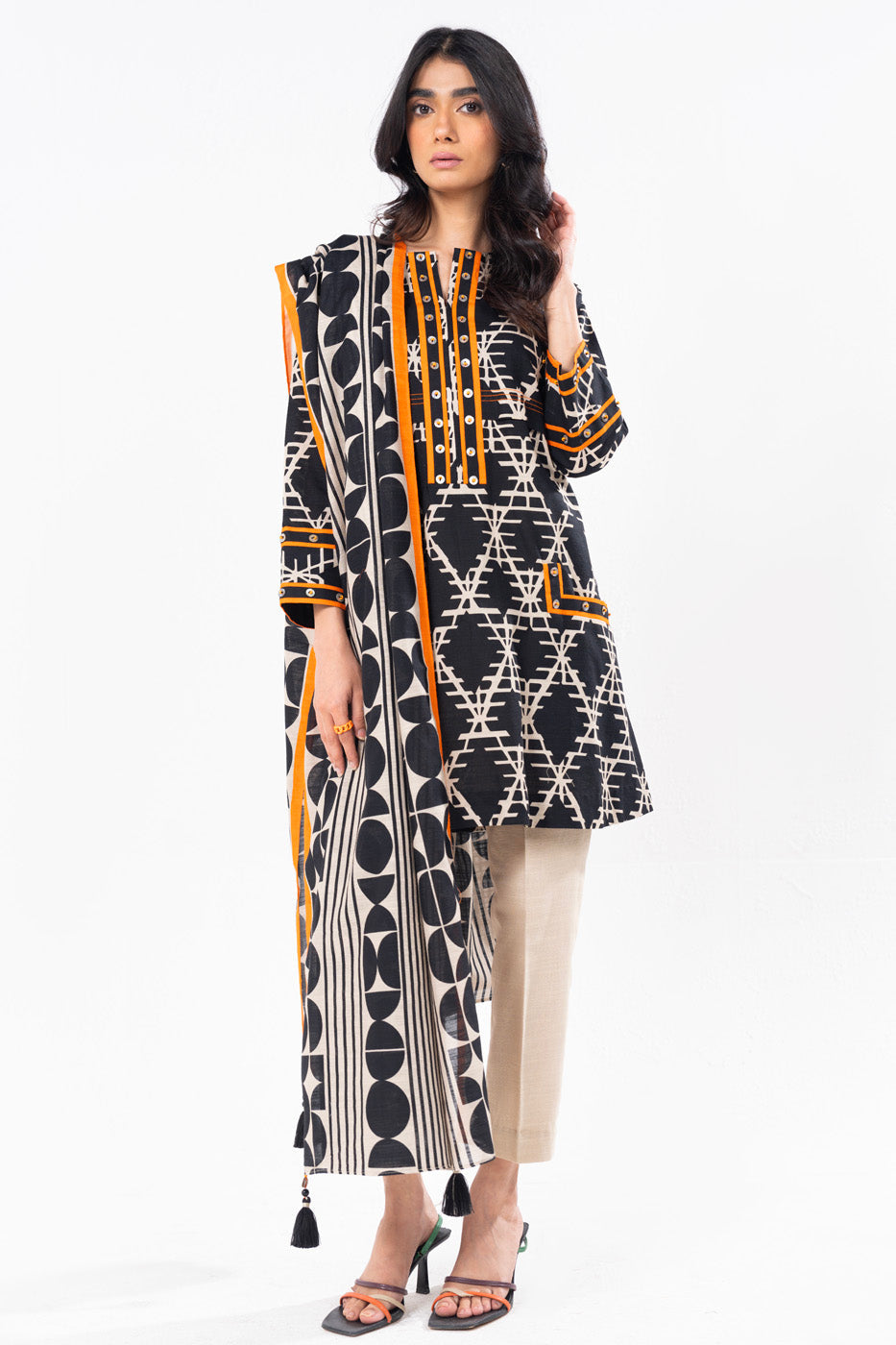 2 Pc Printed Khaddar Shirt With Khaddar Dupatta