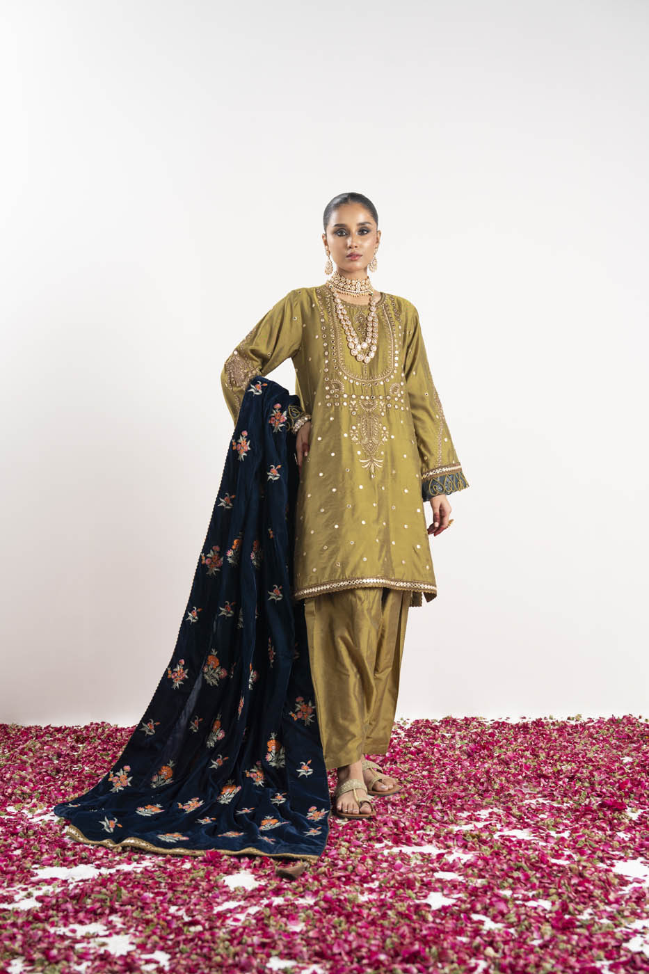 3 Pc Embroidered Yarn Dyed Silk Suit With Velvet Shawl | Festive | Al Karam