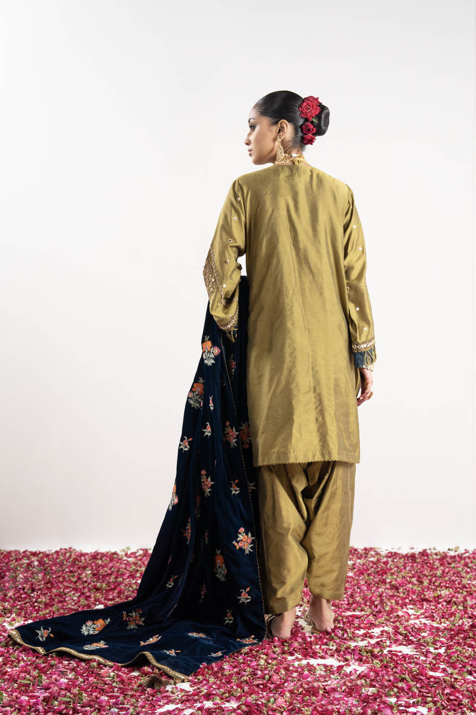 3 Pc Embroidered Yarn Dyed Silk Suit With Velvet Shawl | Festive | Al Karam