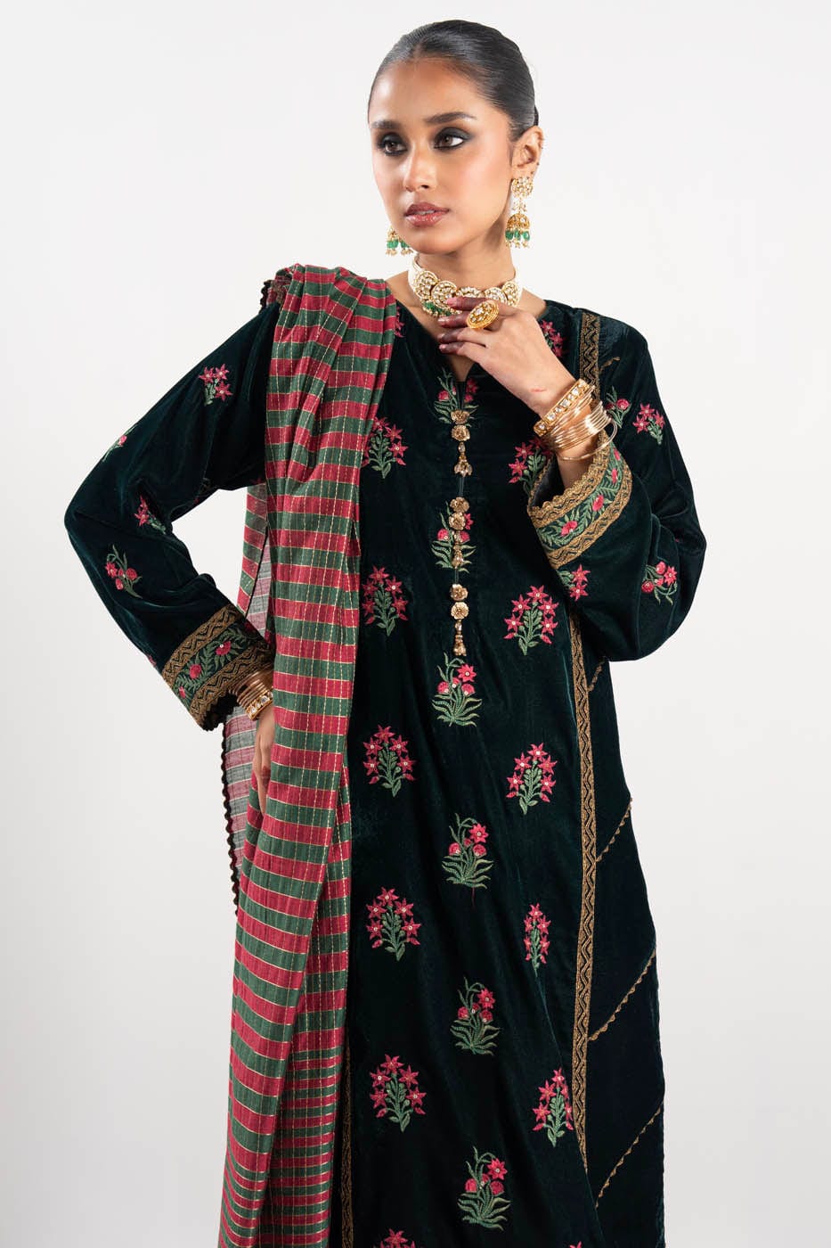 3 Pc Embroidered Velvet Suit With Yarn Dyed Dupatta | Festive | Al Karam