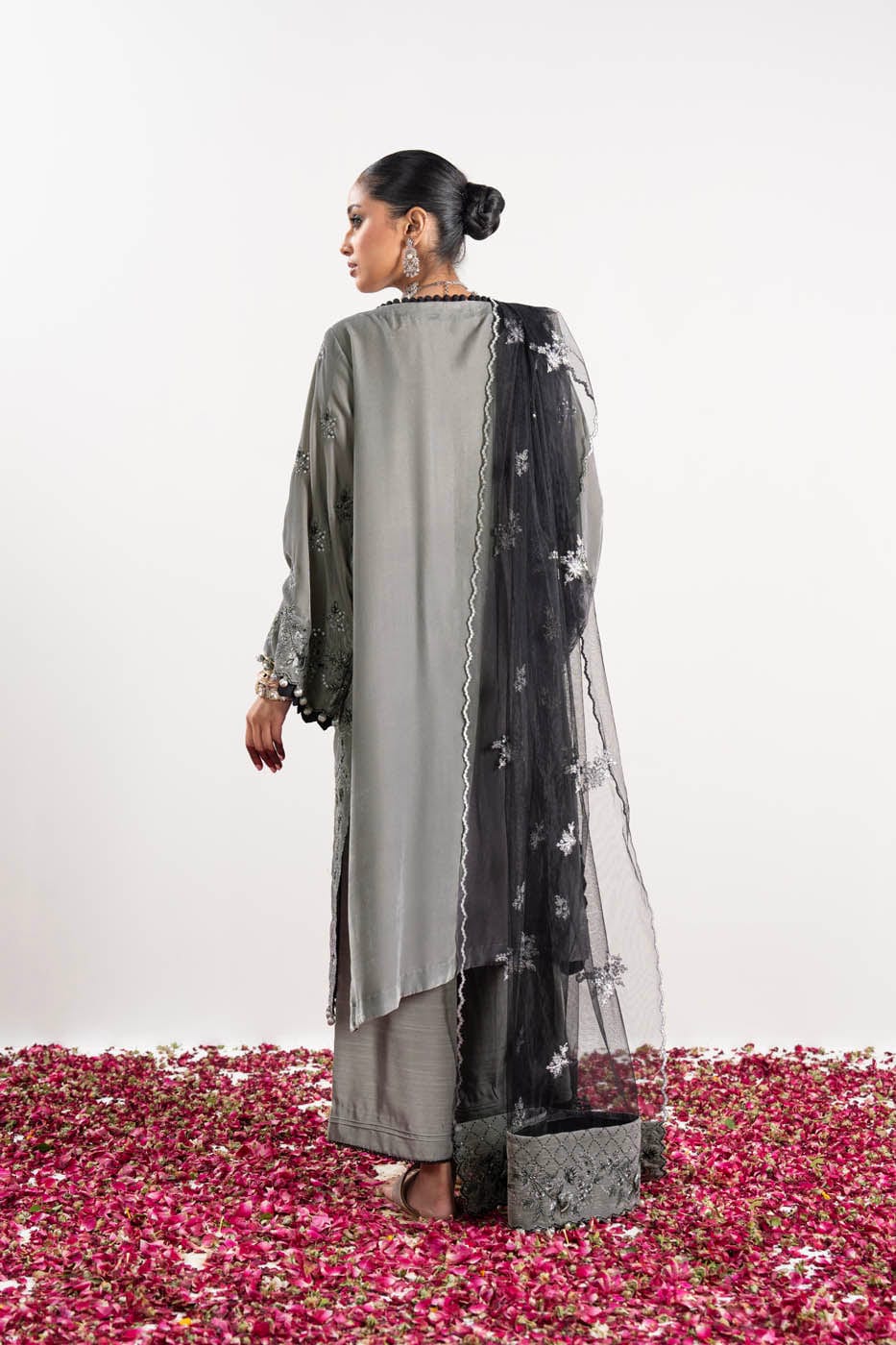 3 Pc Embroidered Velvet Suit With Poly Net Dupatta | Festive | Al Karam