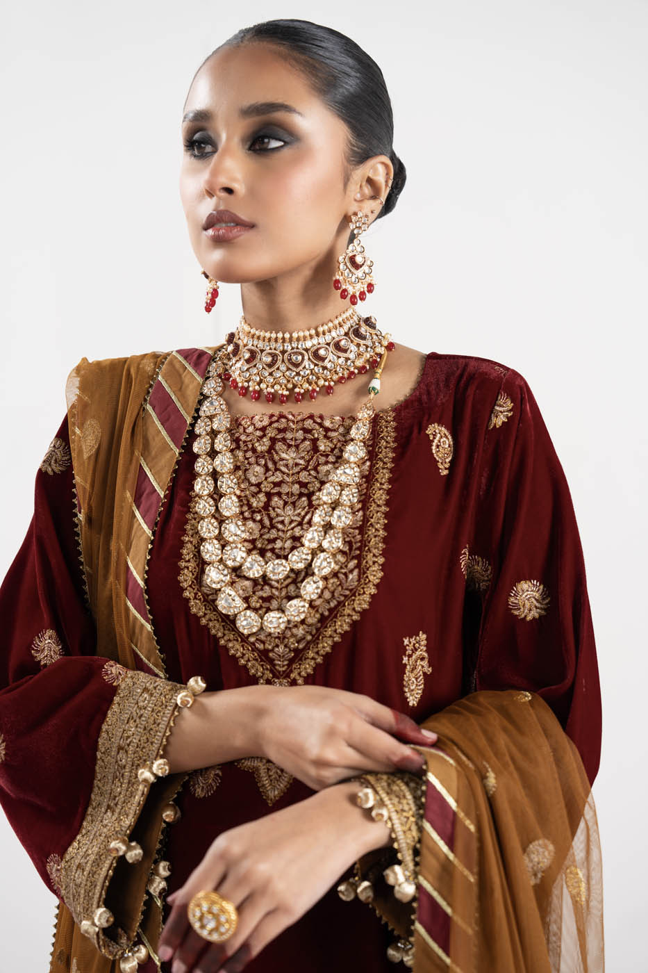 3 Pc Embroidered Velvet Suit With Poly Net Dupatta | Festive | Al Karam