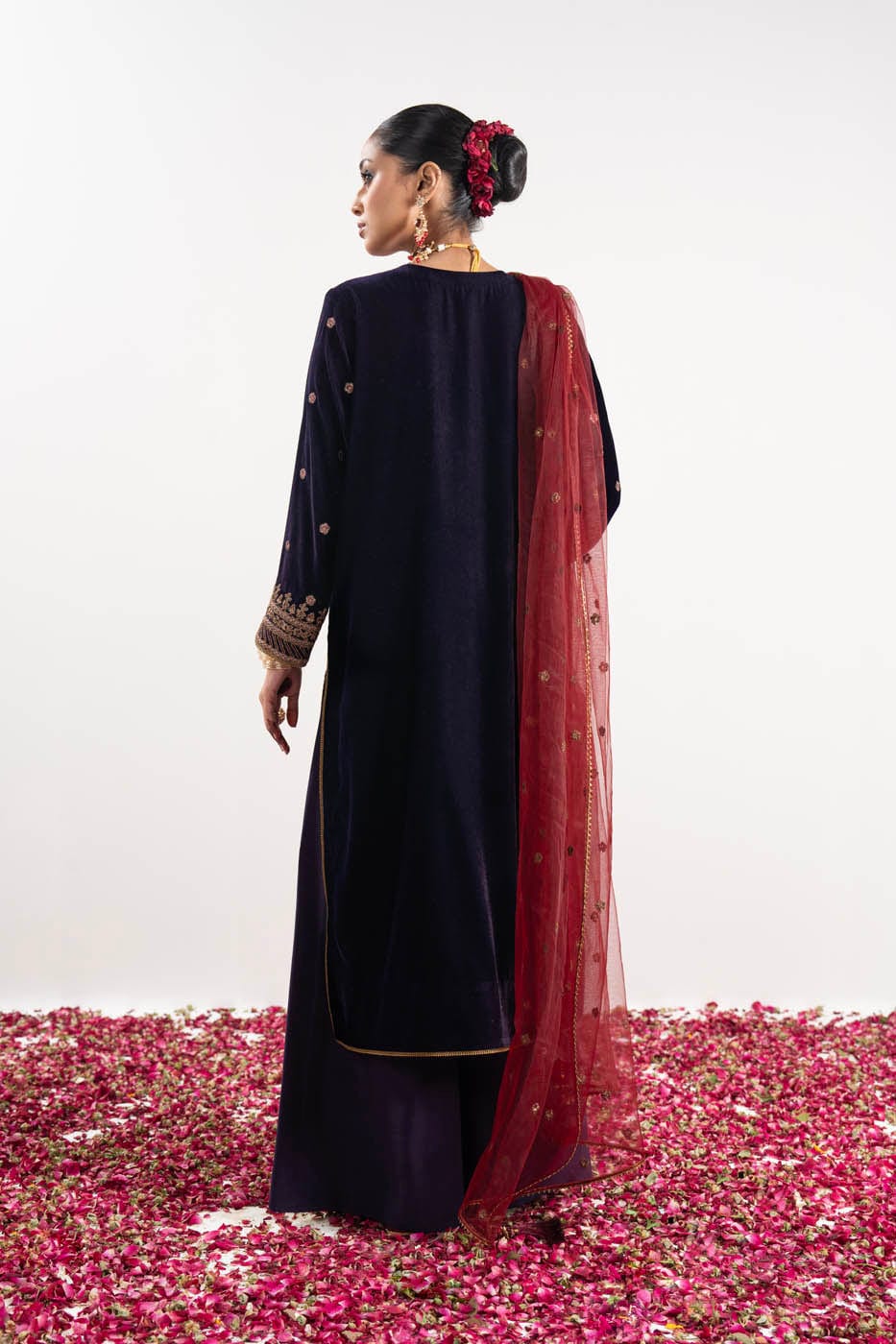 3 Pc Embroidered Velvet Suit With Poly Net Dupatta | Festive | Al Karam